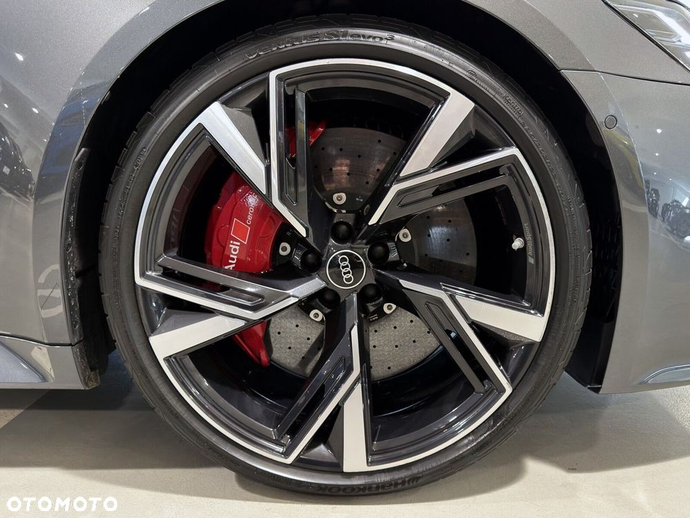 Audi RS6 Avant - 32
