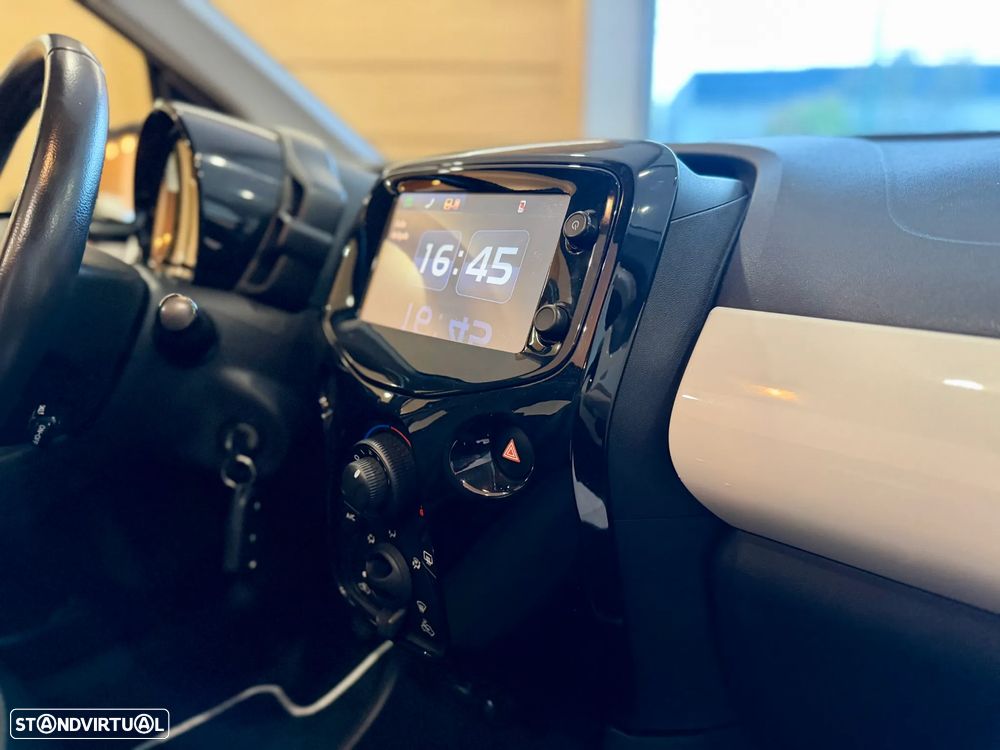 Toyota Aygo x-wave - 6