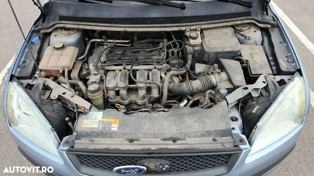 Ford Focus 1.6i Comfort - 29