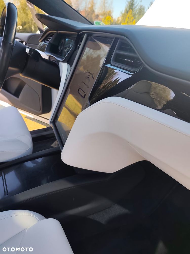 Tesla Model X - 27