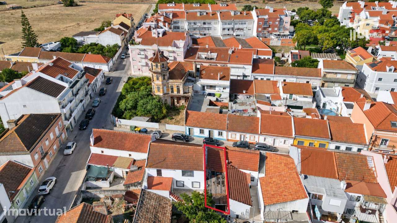 Moradia T2 Centro do Samouco com Quintal - Com Muito Potencial - Grande imagem: 5/34