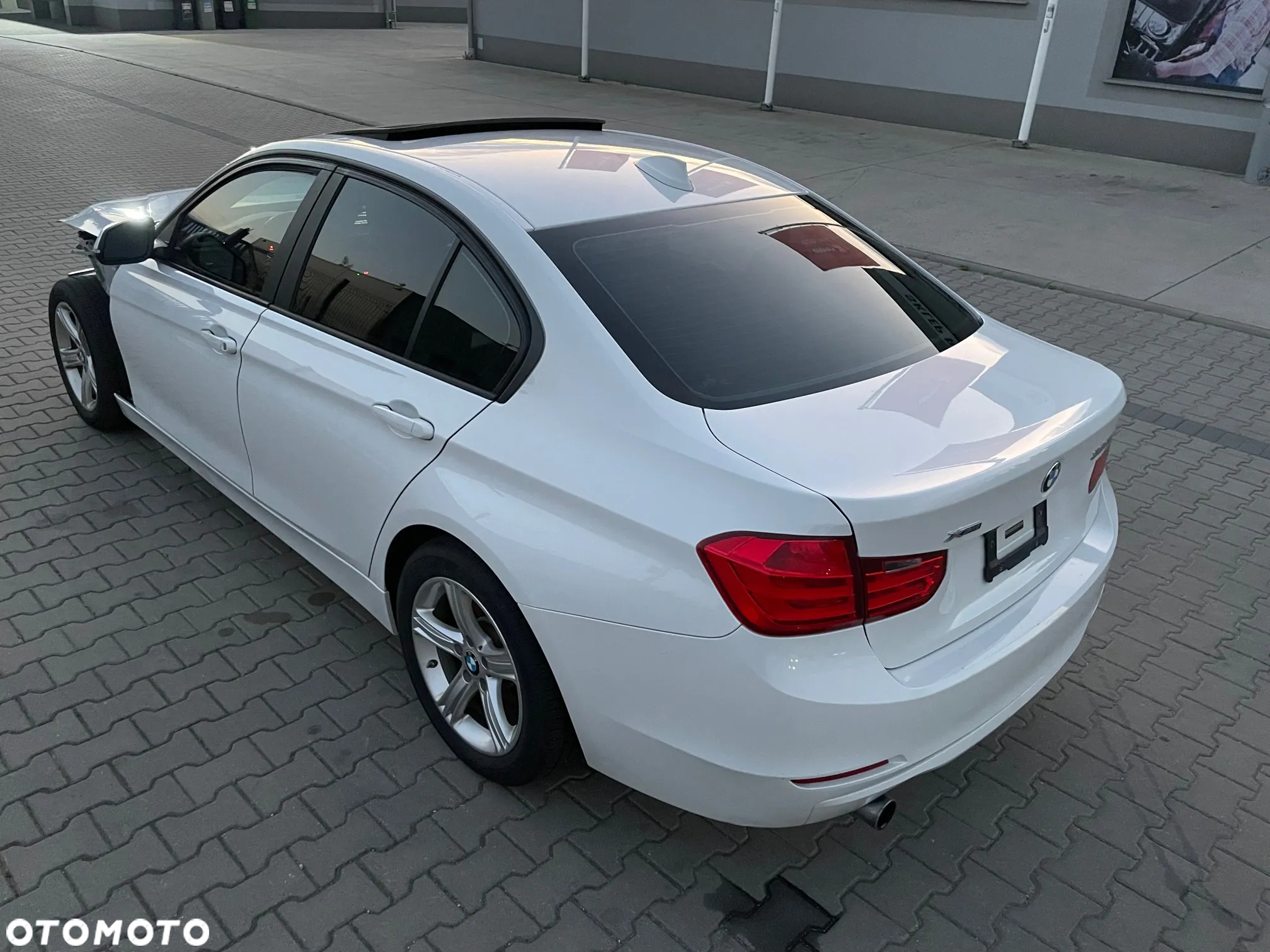 BMW Seria 3 320i - 12