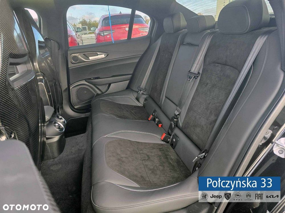 Alfa Romeo Giulia - 16