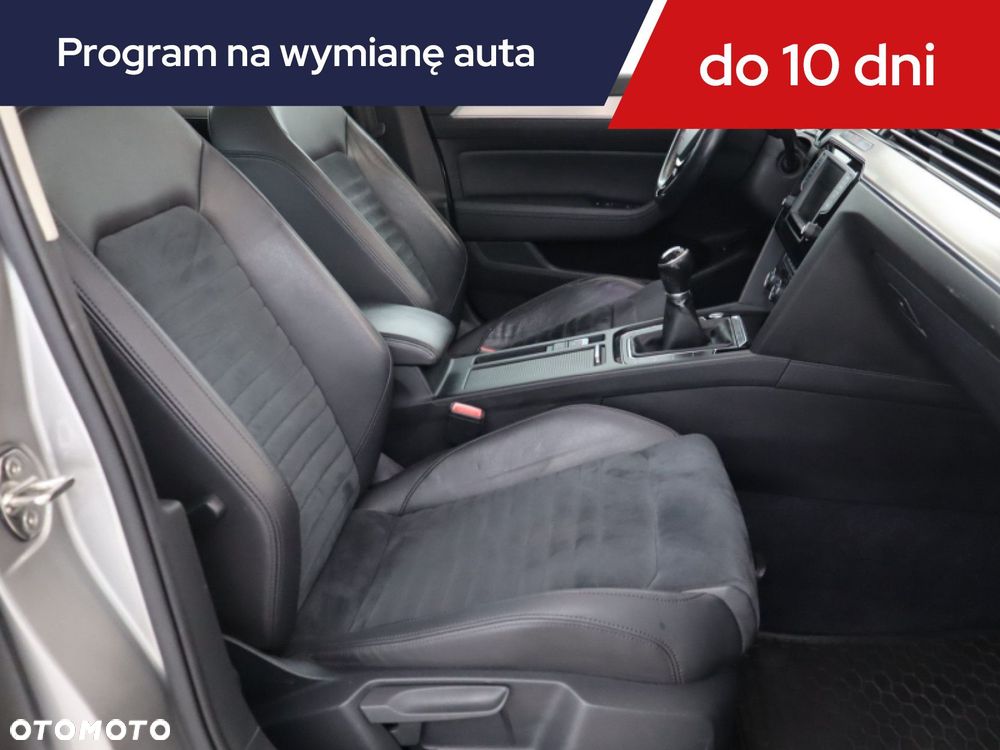 Volkswagen Passat Variant - 11