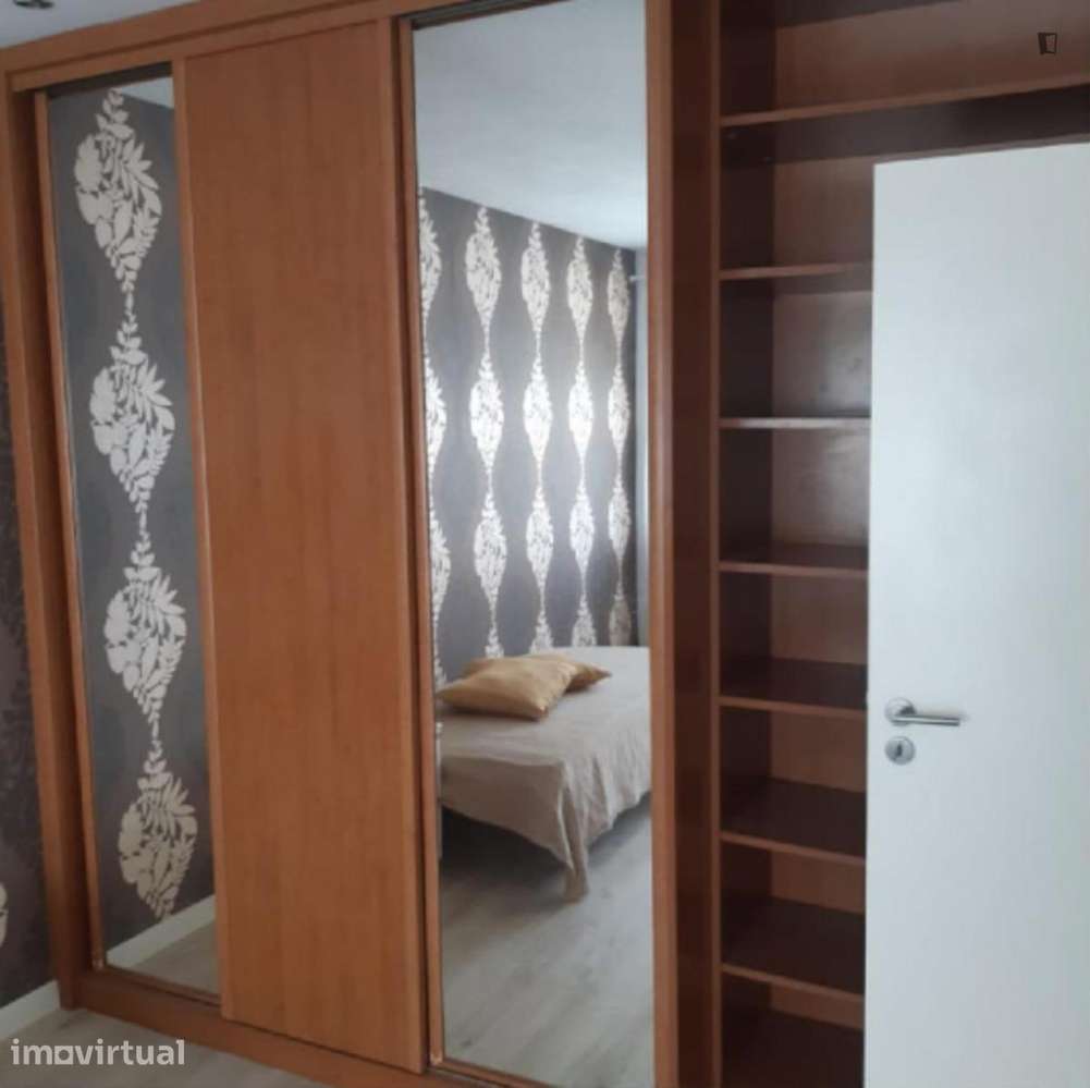 Quarto - localizado em Paranhos Porto - Grande imagem: 5/13