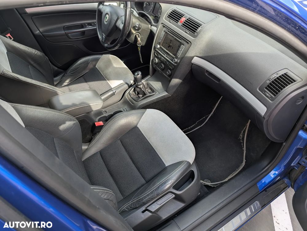 Skoda Octavia 2.0 TDI CR DPF RS - 9