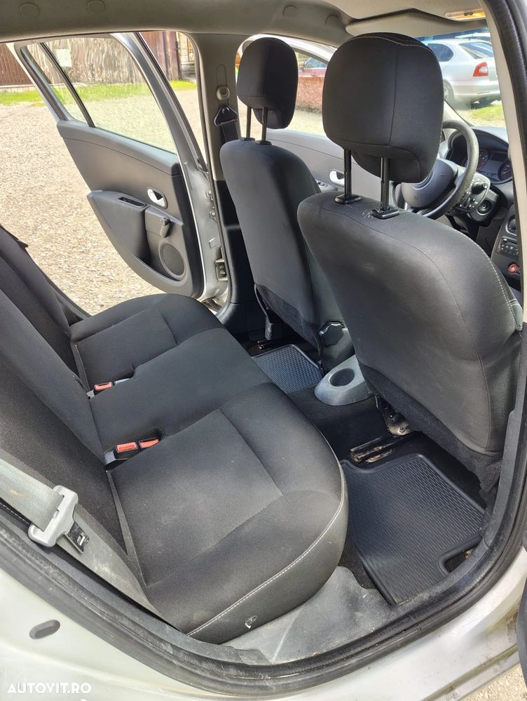 Renault Clio III 1.5 dCi Yahoo - 13