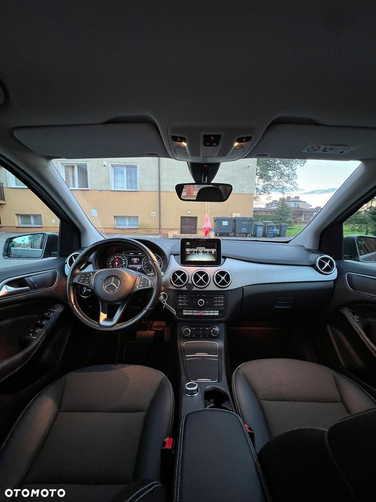 Mercedes-Benz Klasa B 180 7G-DCT Urban - 30