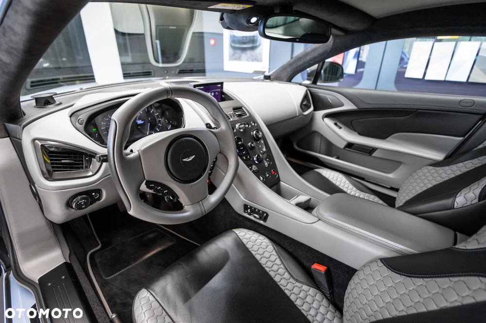 Aston Martin Vanquish - 18