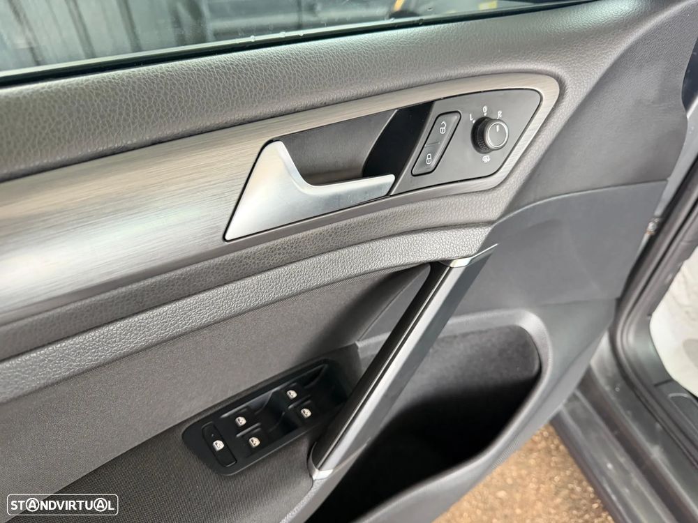 VW Golf 1.6 TDI Confortline - 20