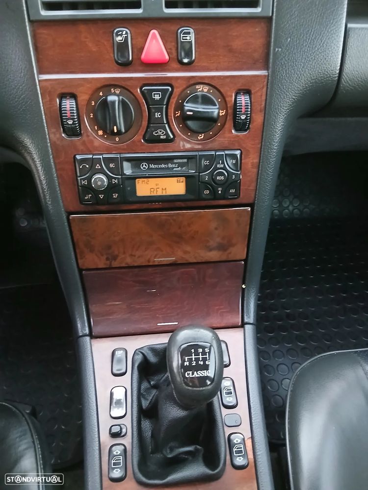 Mercedes-Benz E 220 CDI Elegance - 13