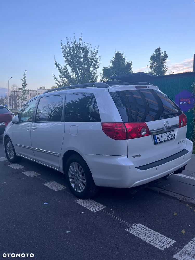 Toyota Sienna 2008 photo 4