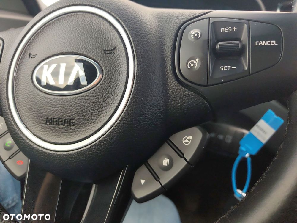Kia Carens 1.7 CRDi L - 26