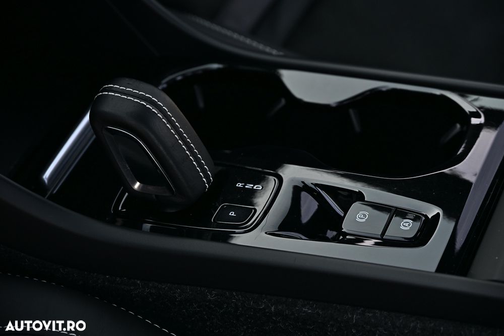 Volvo XC 40 D4 AWD Geartronic R-Design - 36