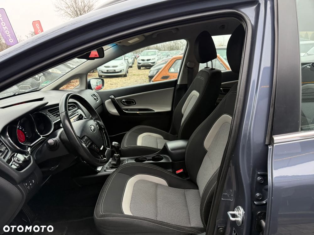 Kia Ceed 1.6 GDI ISG Spirit - 22