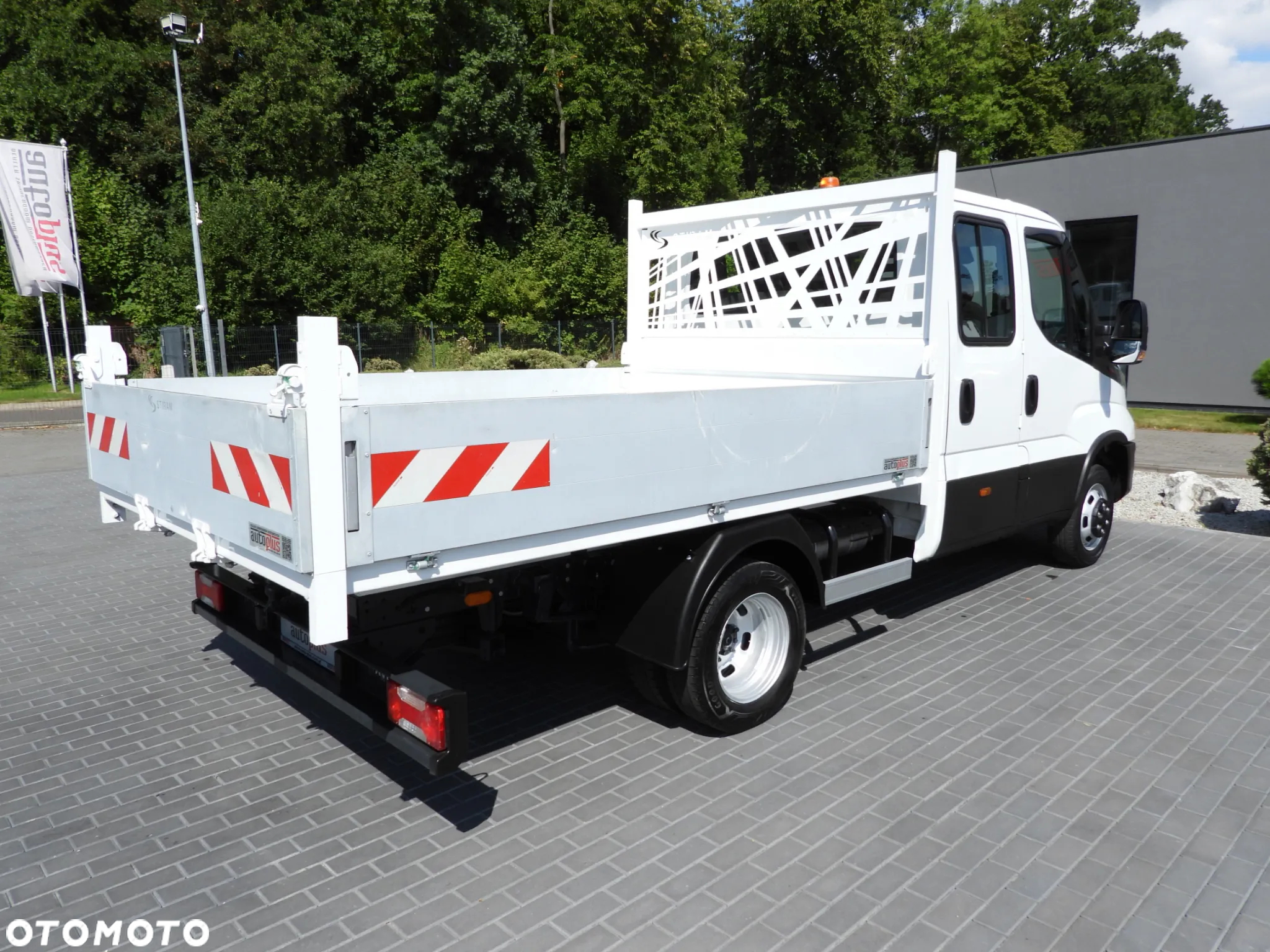 Iveco DAILY 35C16 WYWROTKA PODWÓJNA KABINA DOKA 6 MIEJSC TEMPOMAT NAWIGACJA BLIŹNIACZE KOŁA KLIMATYZACJA 160KM [ 344567 ] - 14