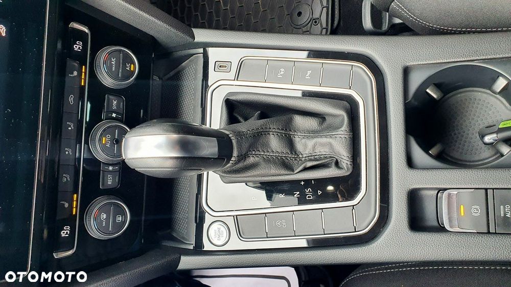 Volkswagen Passat 2.0 TSI Business DSG - 36