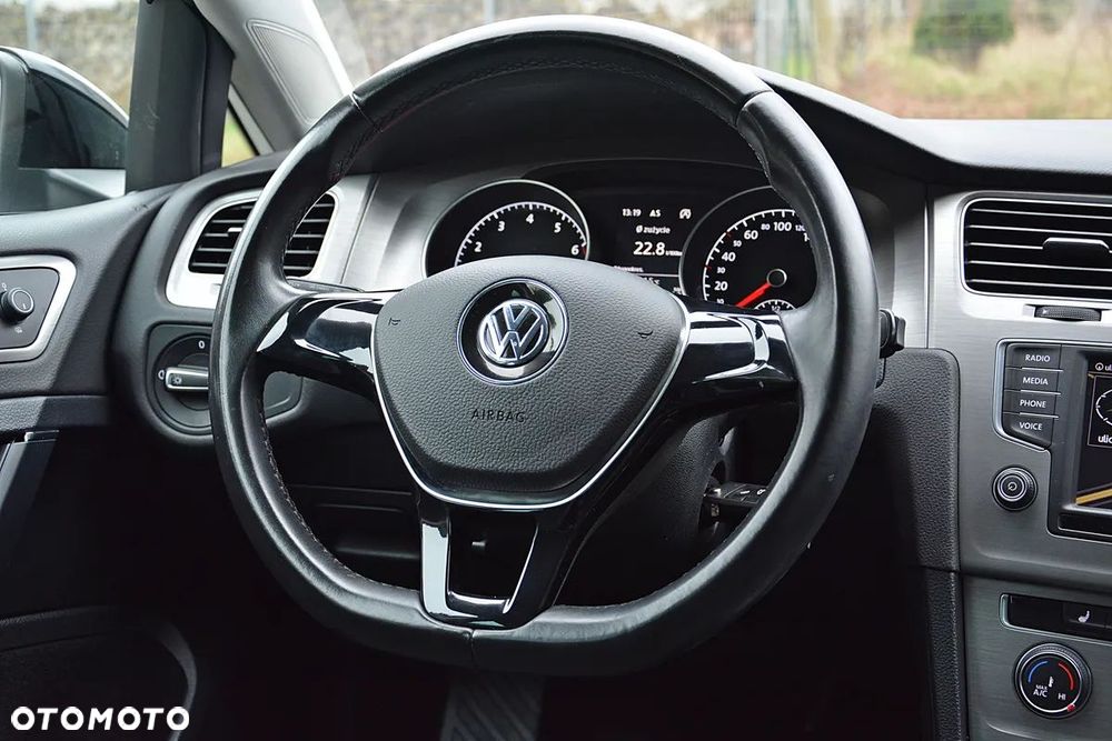Volkswagen Golf - 33