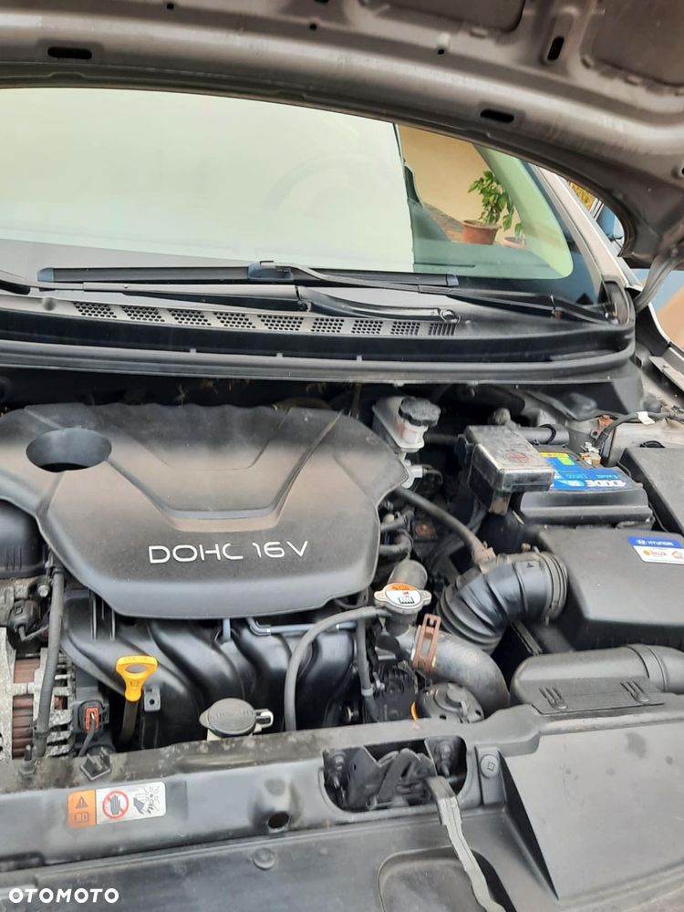Hyundai Elantra - 16