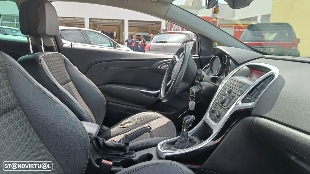 Opel Astra GTC 1.7 CDTi S/S - 11