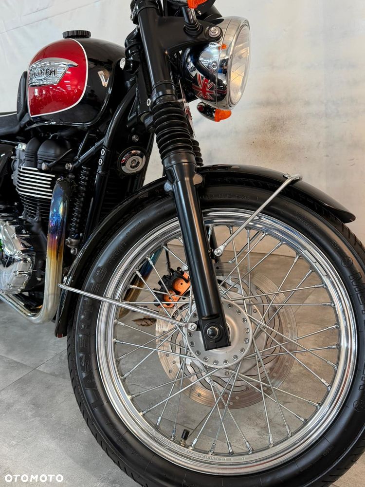 Triumph Bonneville - 20