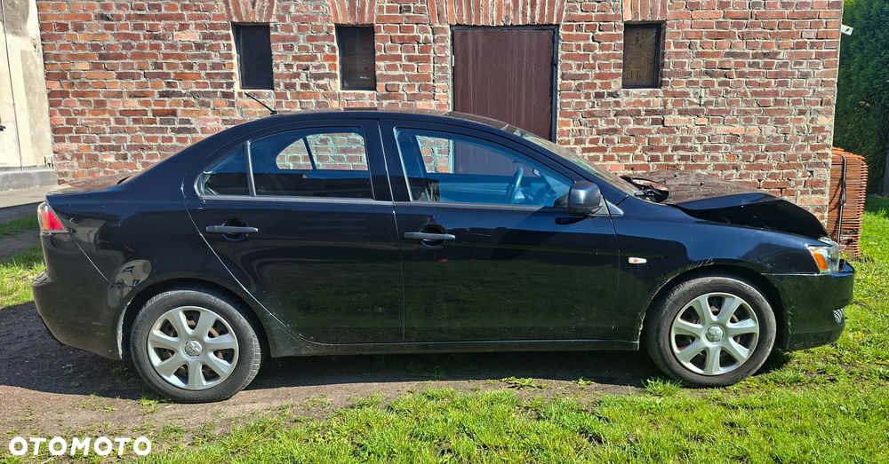 Mitsubishi Lancer 1.6 Inform - 1