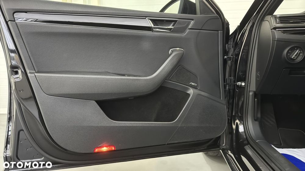 Skoda Superb 2.0 TDI SCR 4x4 L&K DSG - 12