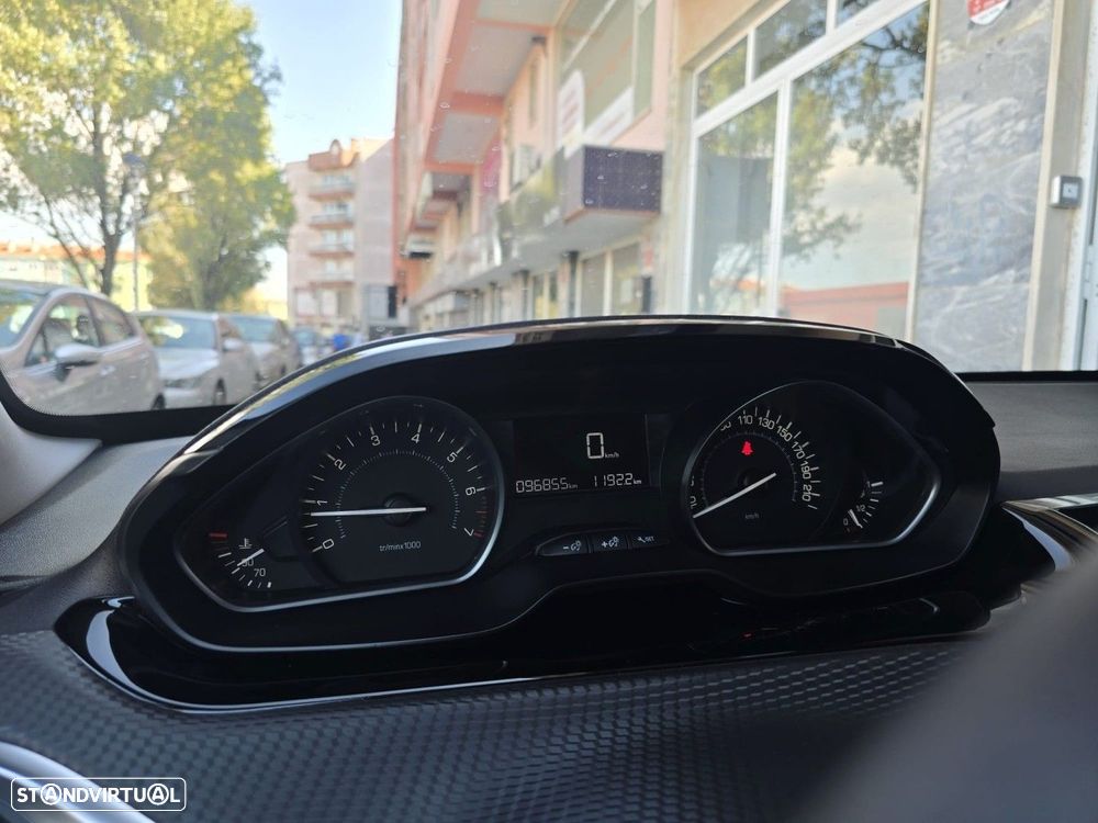 Peugeot 208 1.2 PureTech Style - 17