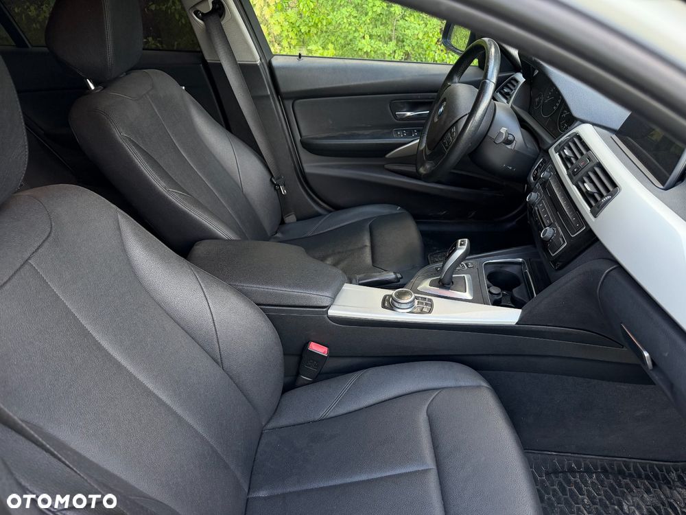 BMW Seria 3 318i - 12