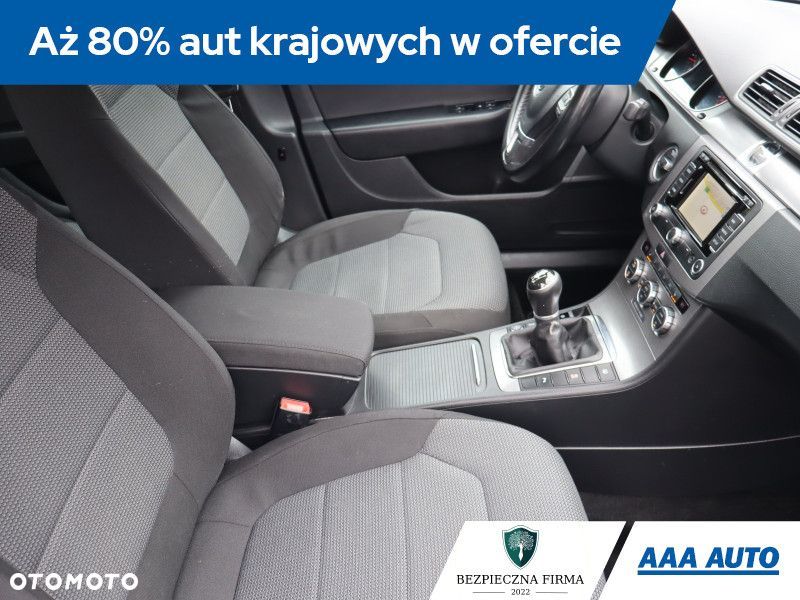 Volkswagen Passat - 11