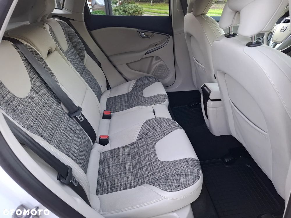 Volvo V40 Cross Country D2 Drive-E Dynamic Edition - 26