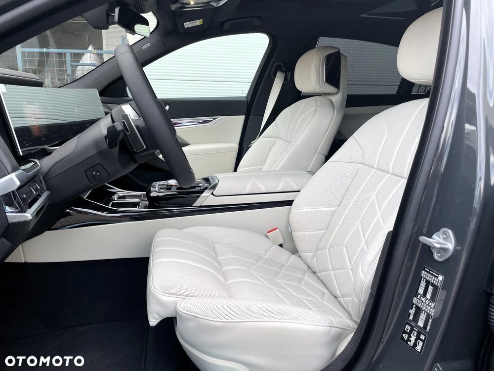 BMW Seria 7 - 11