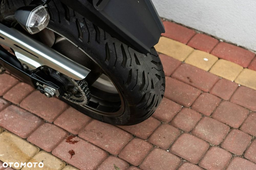 Suzuki GSX - 8