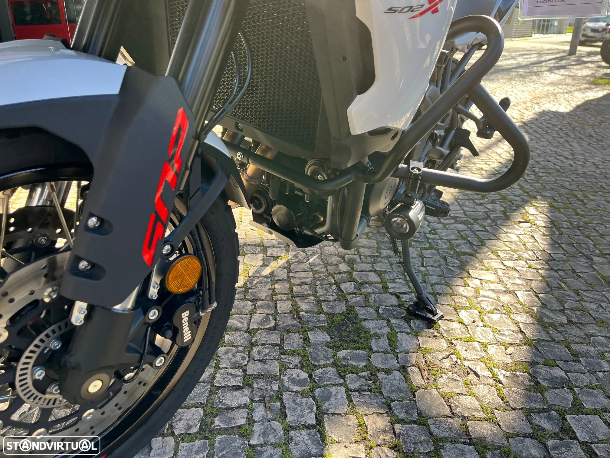 Benelli TRK 502 - 10