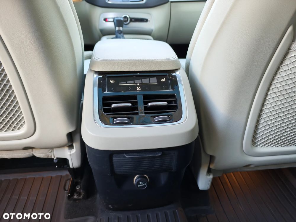 Volvo XC 90 D5 AWD Momentum 7os - 27