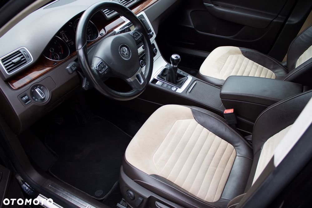 Volkswagen Passat 1.8 TSI Highline - 23