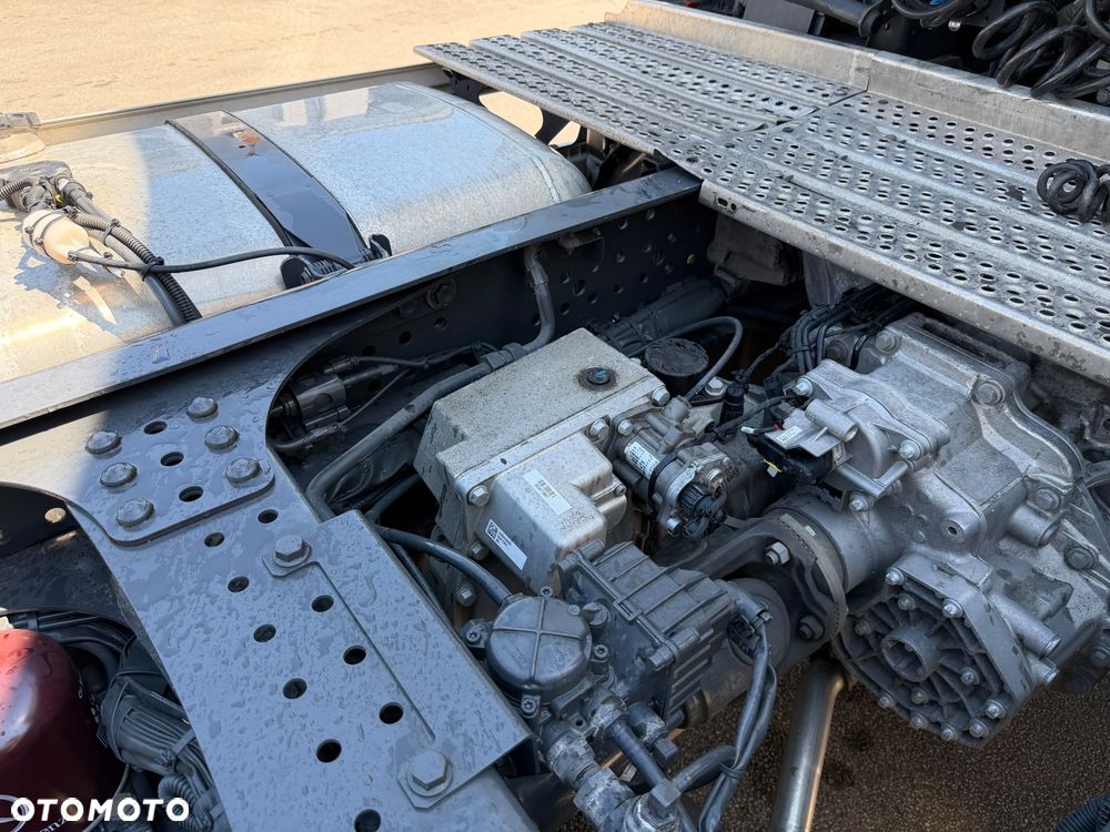 Mercedes-Benz Actros - 10