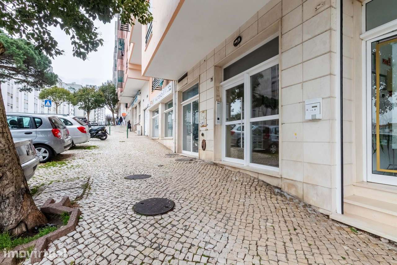 Apartamento T3 Duplex c/ Varanda e Terraço na Rinchoa, Rio de Mouro - Grande imagem: 2/46
