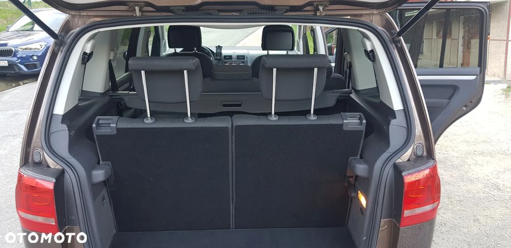 Volkswagen Touran 1.6 TDI DPF BlueMotion Technology DSG Cup - 14