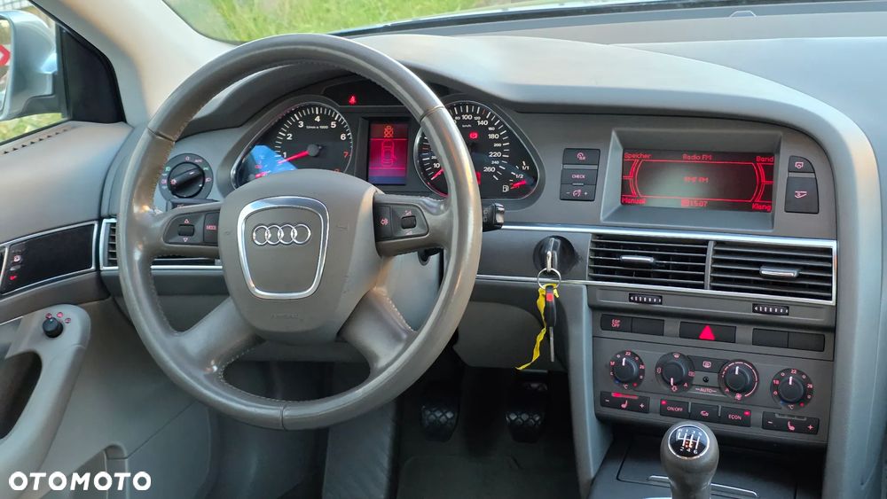 Audi A6 Avant 2.4 - 7
