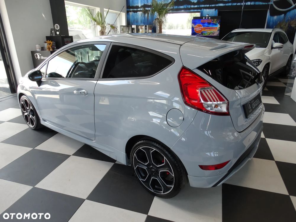Ford Fiesta 1.6 EcoBoost ST200 - 11