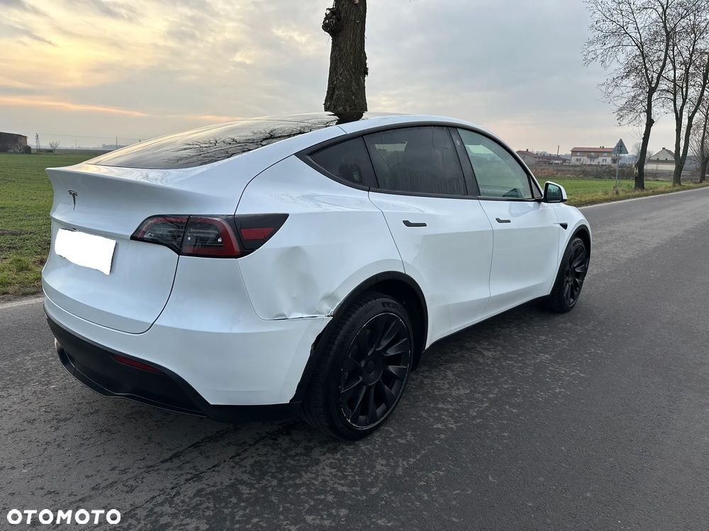 Tesla Y - 6