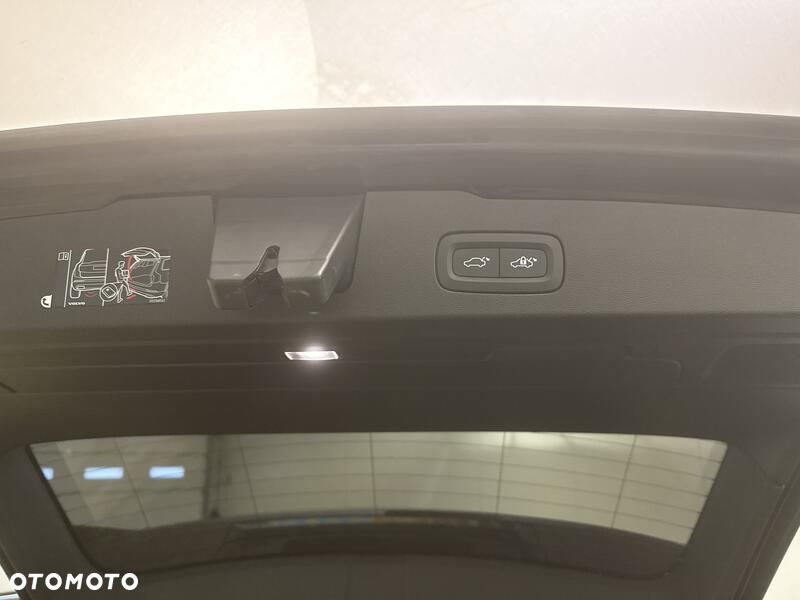 Volvo V60 B3 B R-Design - 24