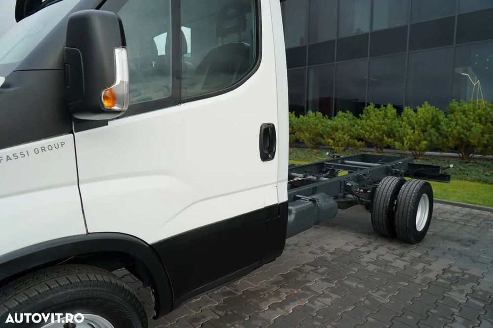 Iveco DAILY 65-170 / ȘASIU CU CABINĂ - 3,8 M / MANUALĂ / ROȚI SPATE DUBLE / 3 LOCURI / TAPIȚERIE DIN PIELE / IMPORTAT / - 13