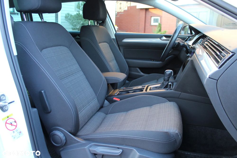 Volkswagen Passat 1.5 TSI EVO Elegance DSG - 8