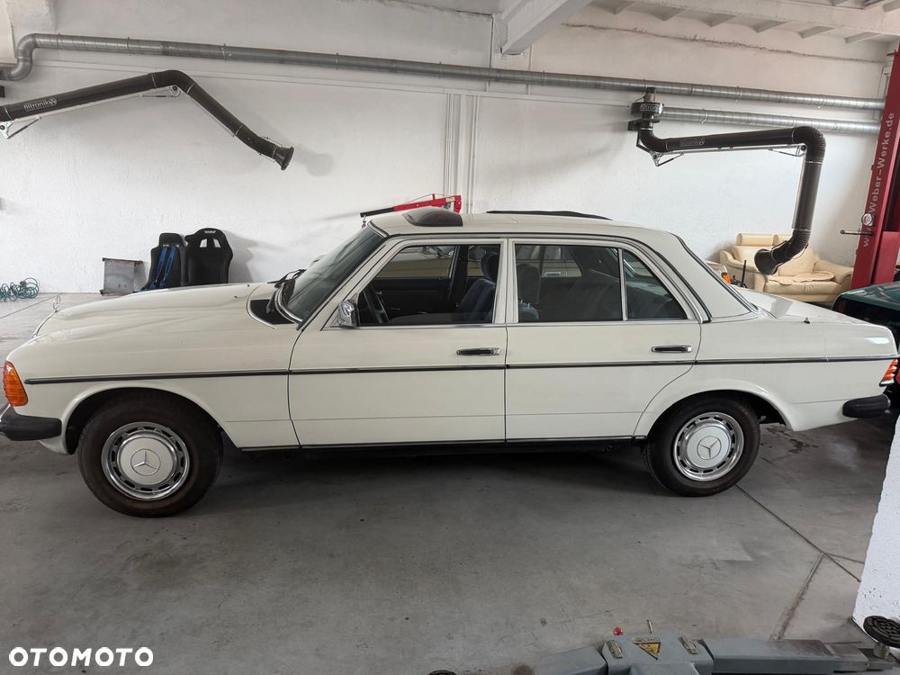 Mercedes-Benz W123 ver-260-se - 2