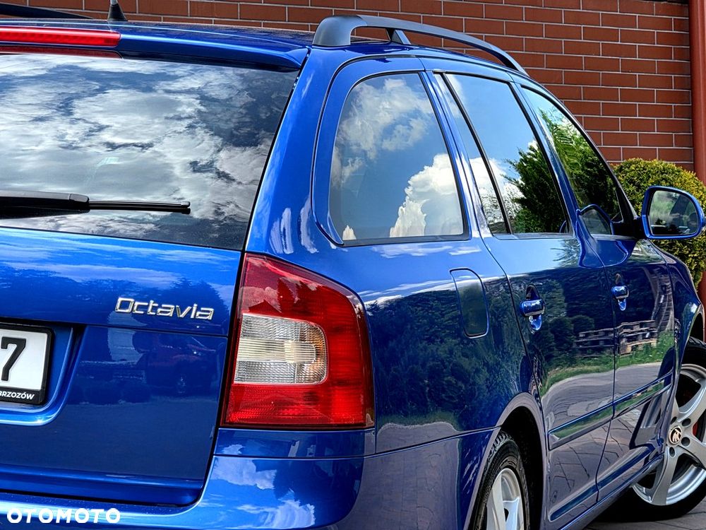 Skoda Octavia 2.0 TDI CR DPF RS - 24