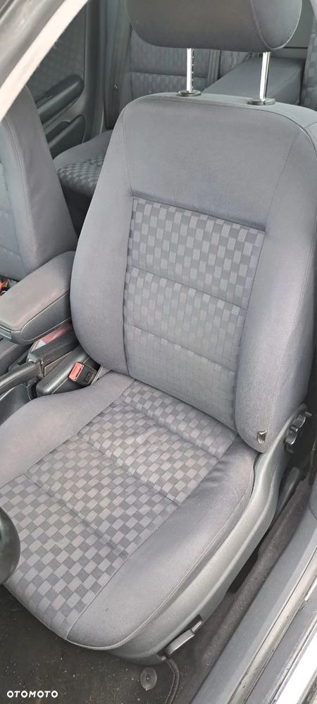 Audi A6 ver-2-4-tiptronic - 11