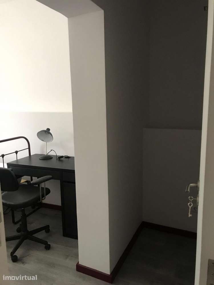 Quarto - localizado em Paranhos Porto - Grande imagem: 5/20