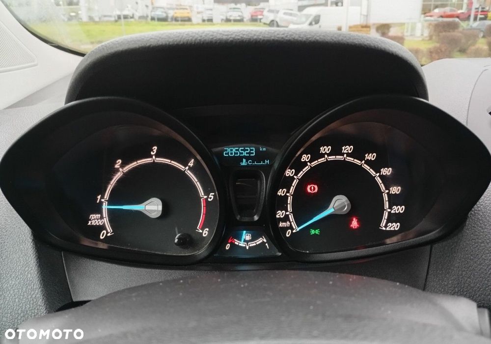 Ford Transit Courier - 29